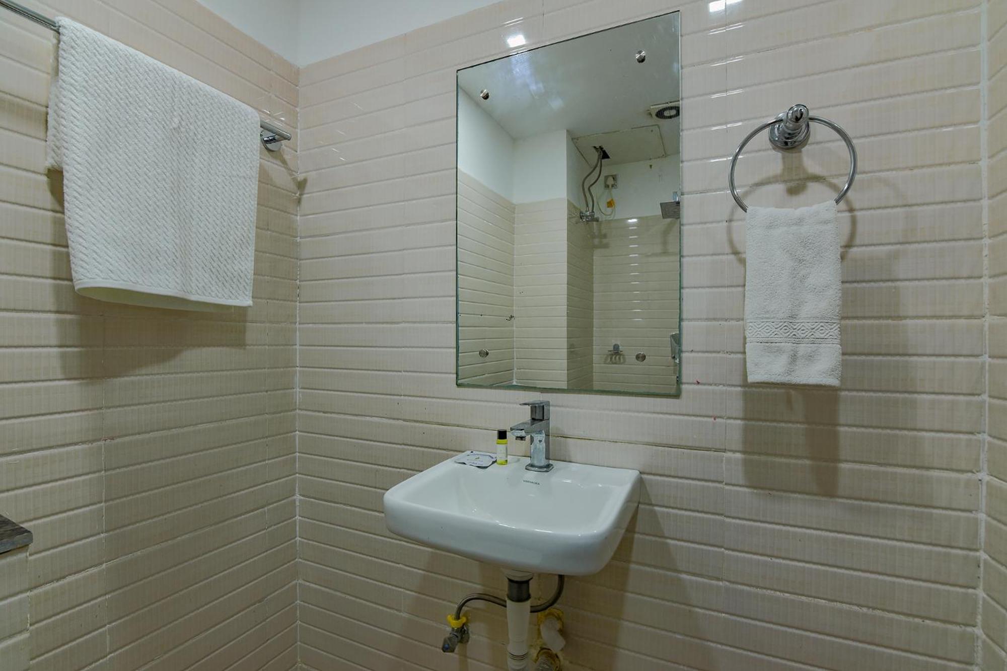 Fabhotel Middleton Desire - Nr Niladri Vihar Square บูบันเนสชวาร์ ภายนอก รูปภาพ